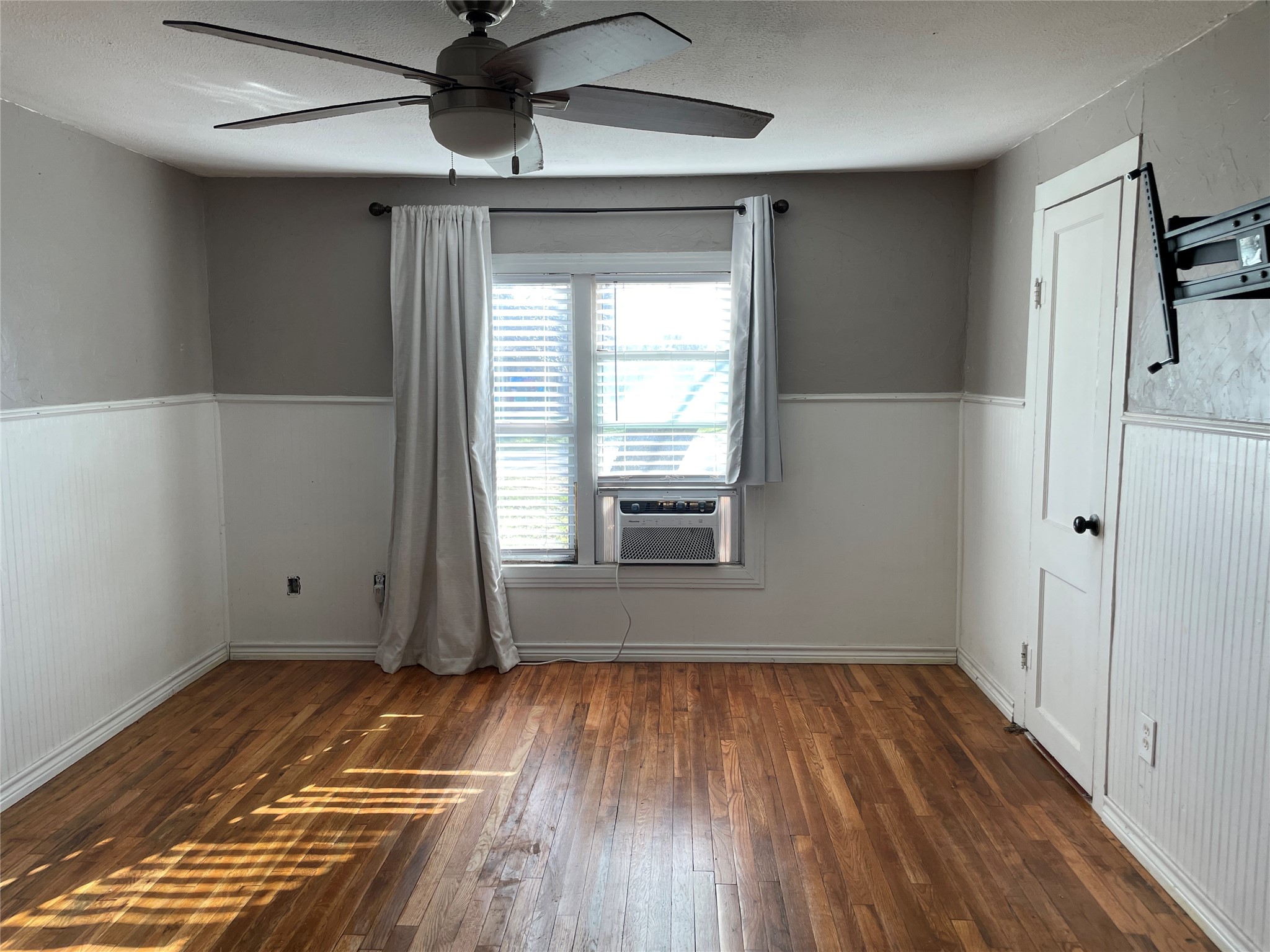 110 S Hubbard Street Alvord TX 76225