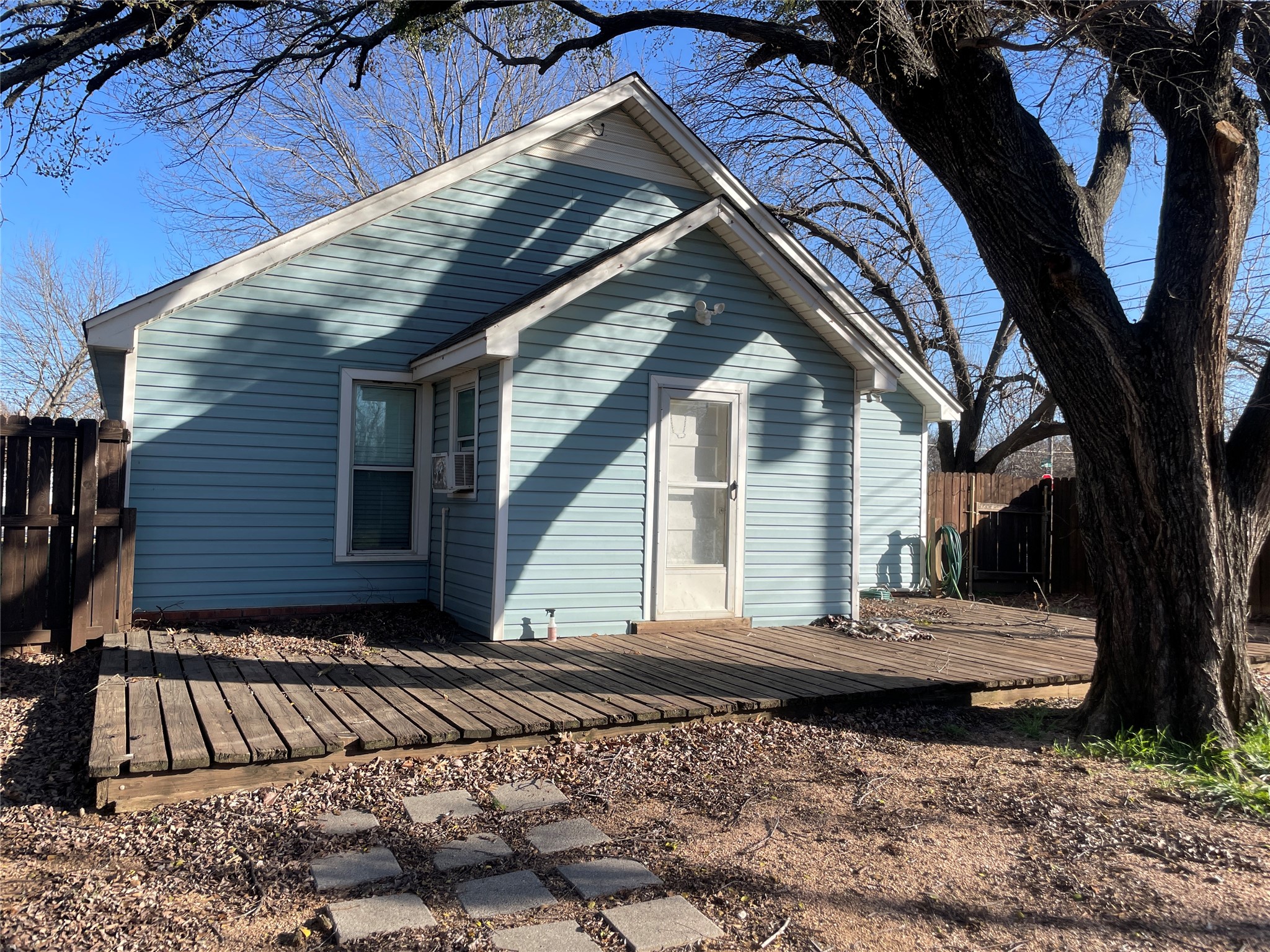 110 S Hubbard Street Alvord TX 76225