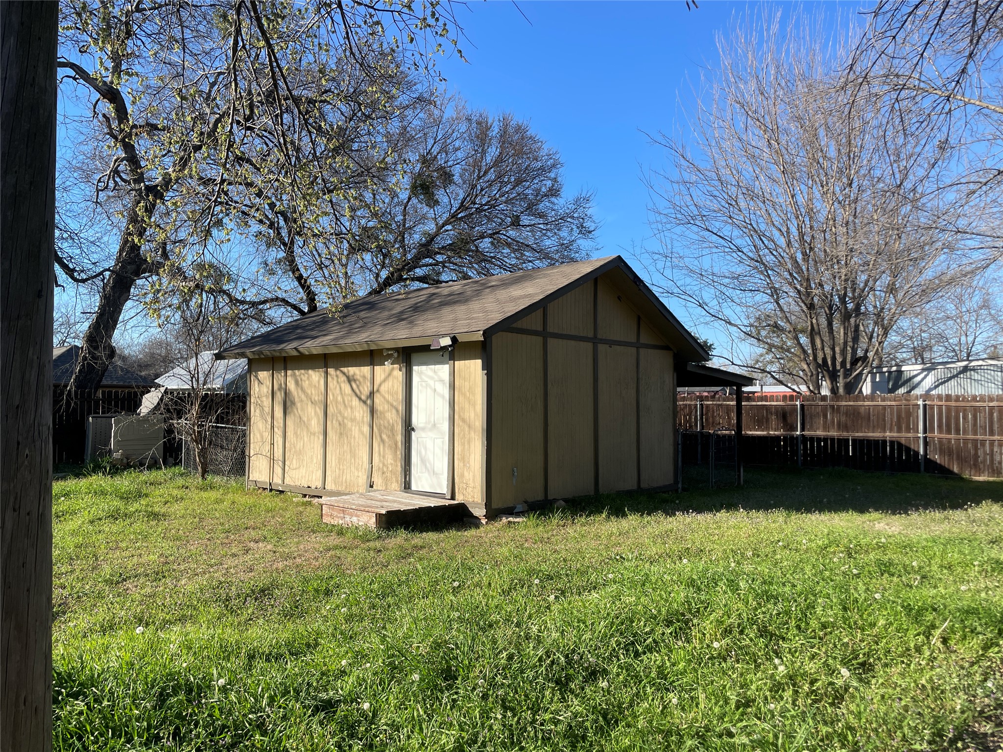 110 S Hubbard Street Alvord TX 76225