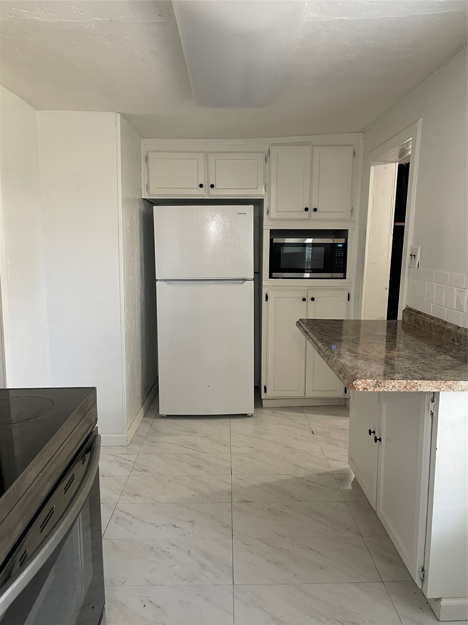 110 S Hubbard Street Alvord TX 76225