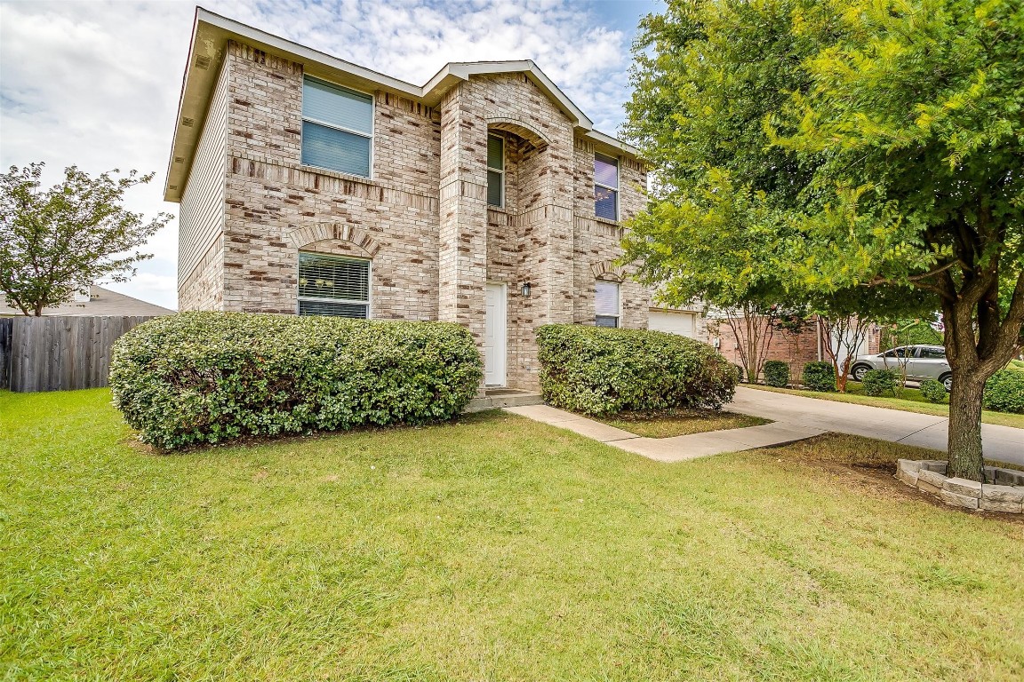 1208 Lauren Drive Burleson TX 76028