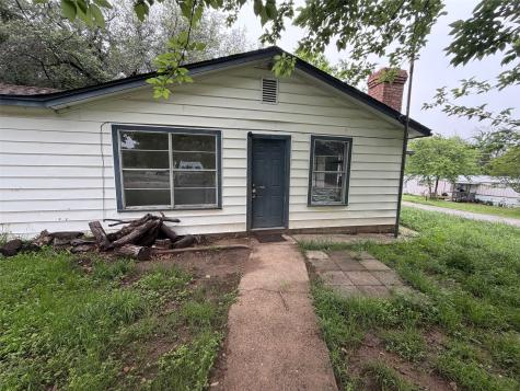 2604 Pinoak Street Granbury TX 76048