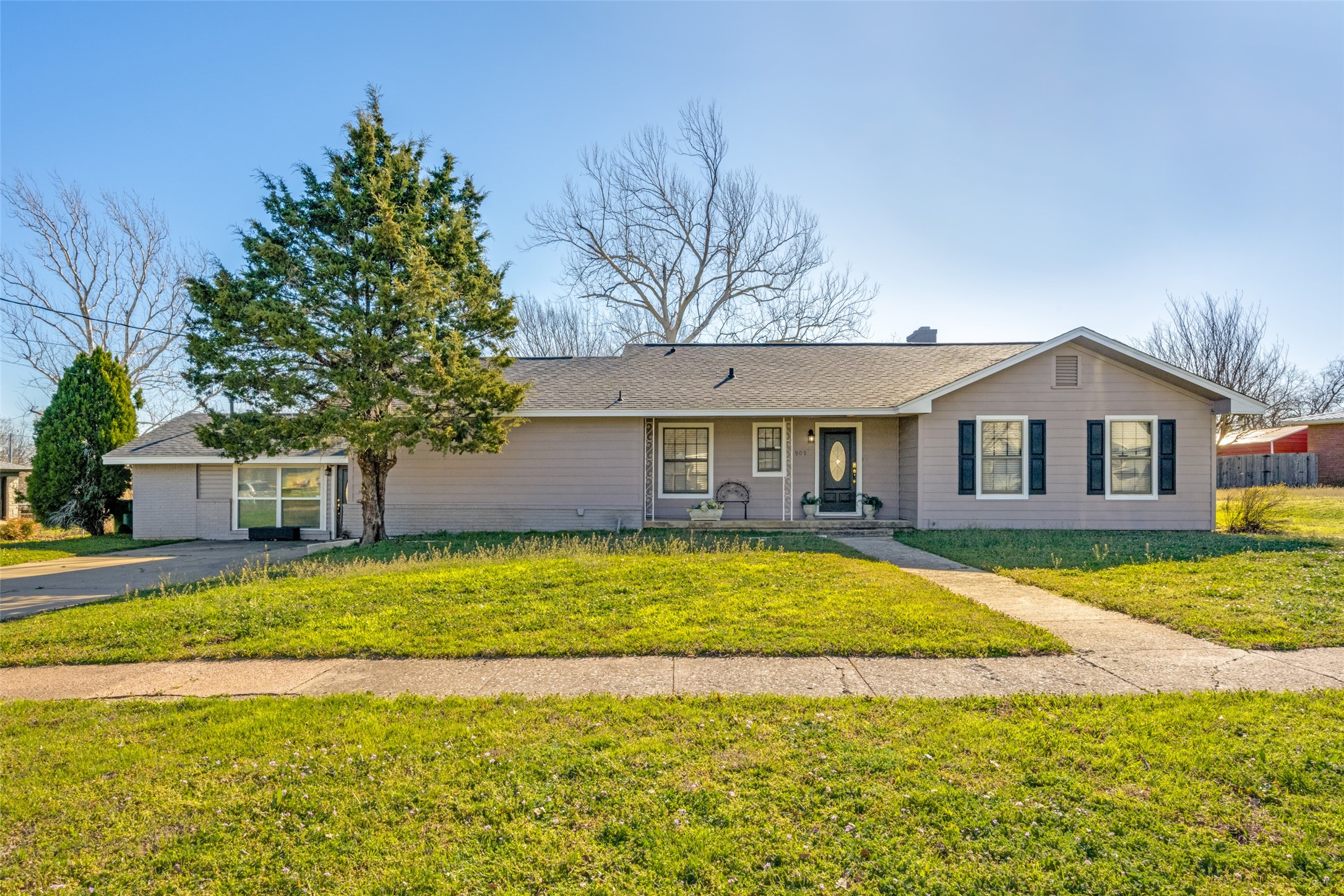 909 Coffield Street Bowie TX 76230