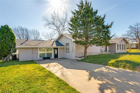 909 Coffield Street Bowie TX 76230