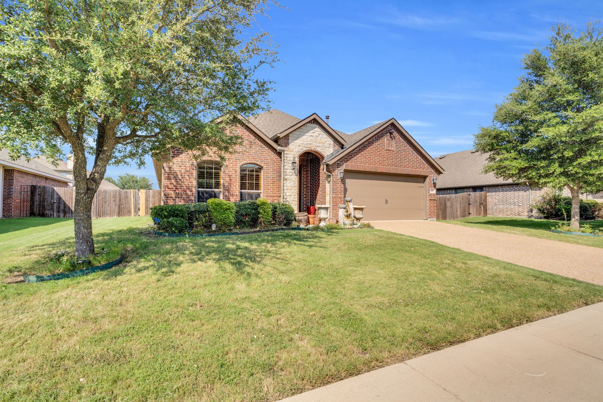 105 Manor Lane Waxahachie TX 75165