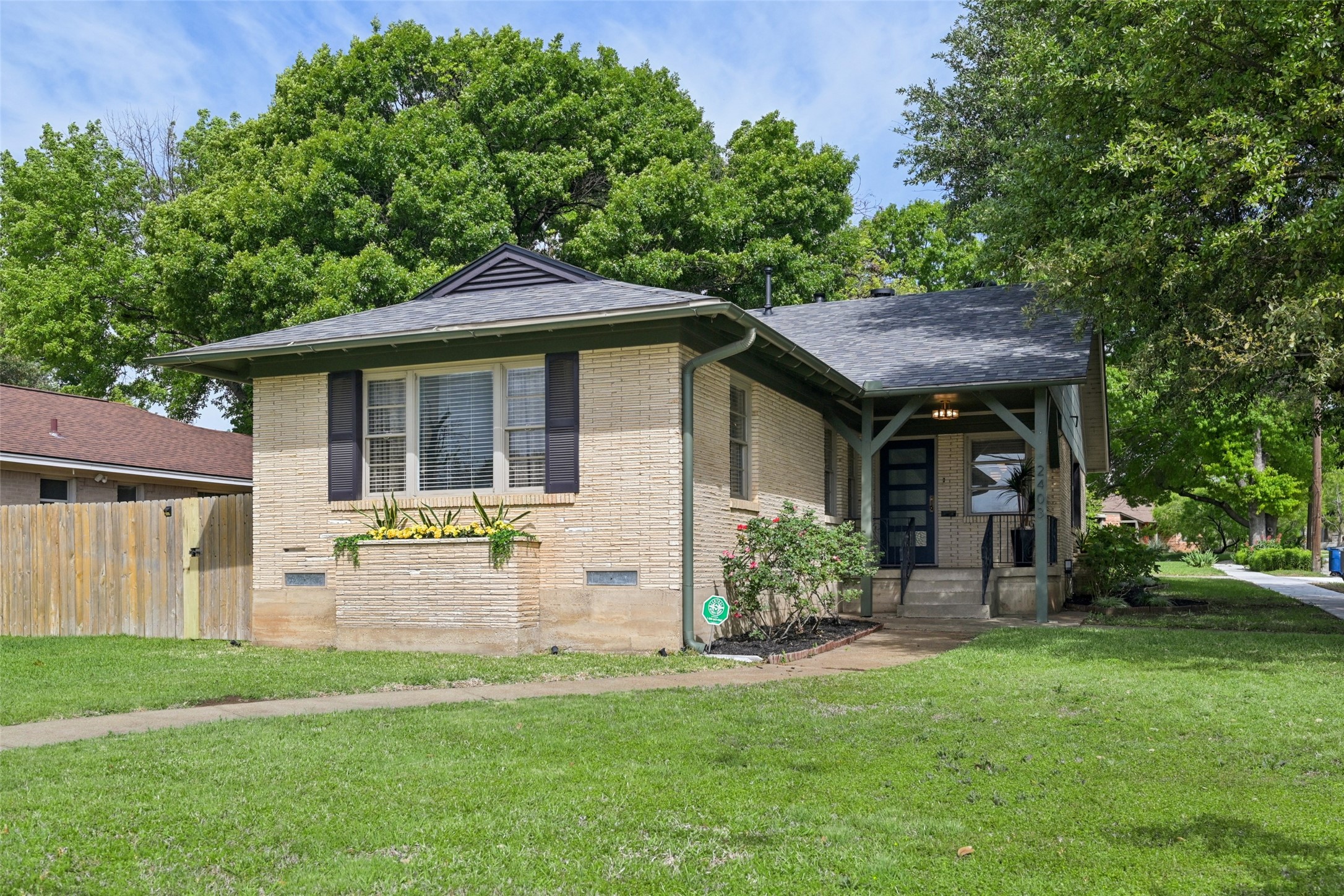2403 W Colorado Boulevard Dallas TX 75211
