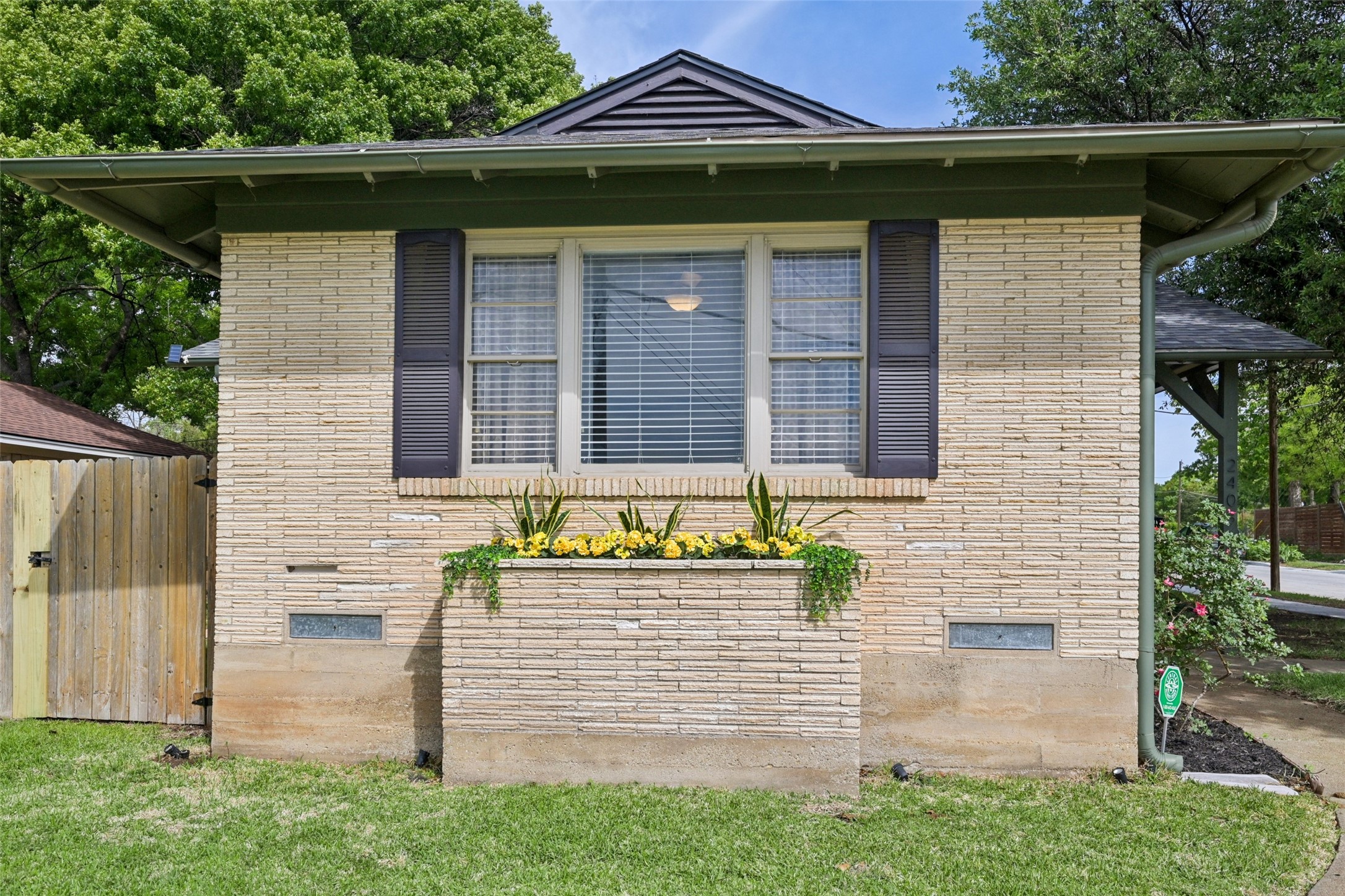 2403 W Colorado Boulevard Dallas TX 75211