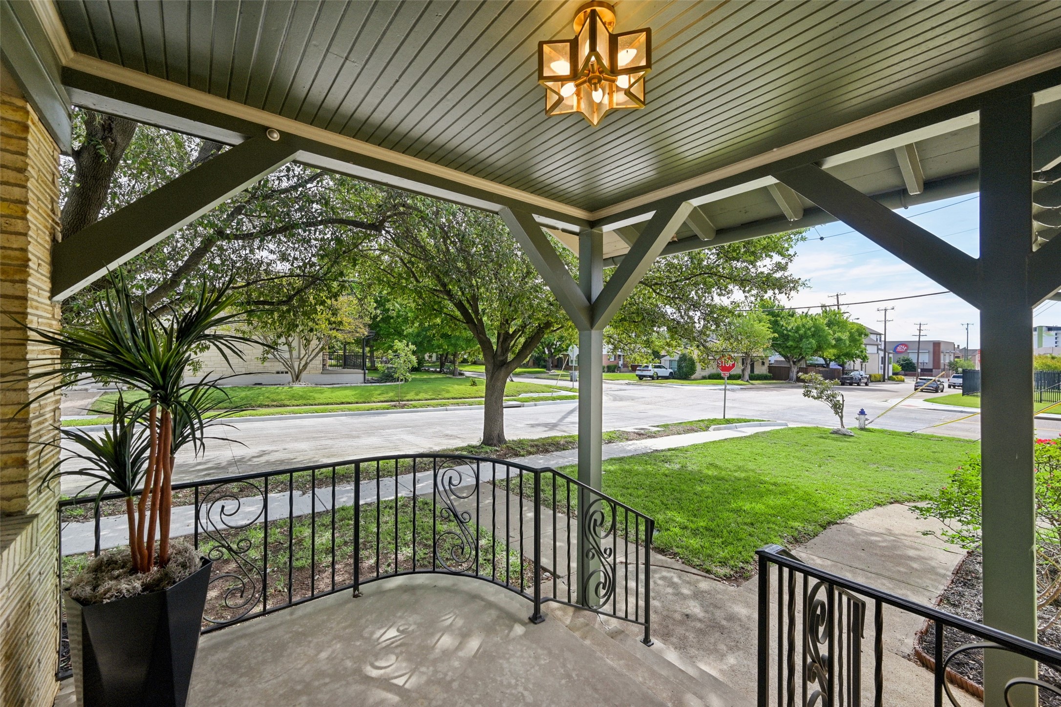 2403 W Colorado Boulevard Dallas TX 75211
