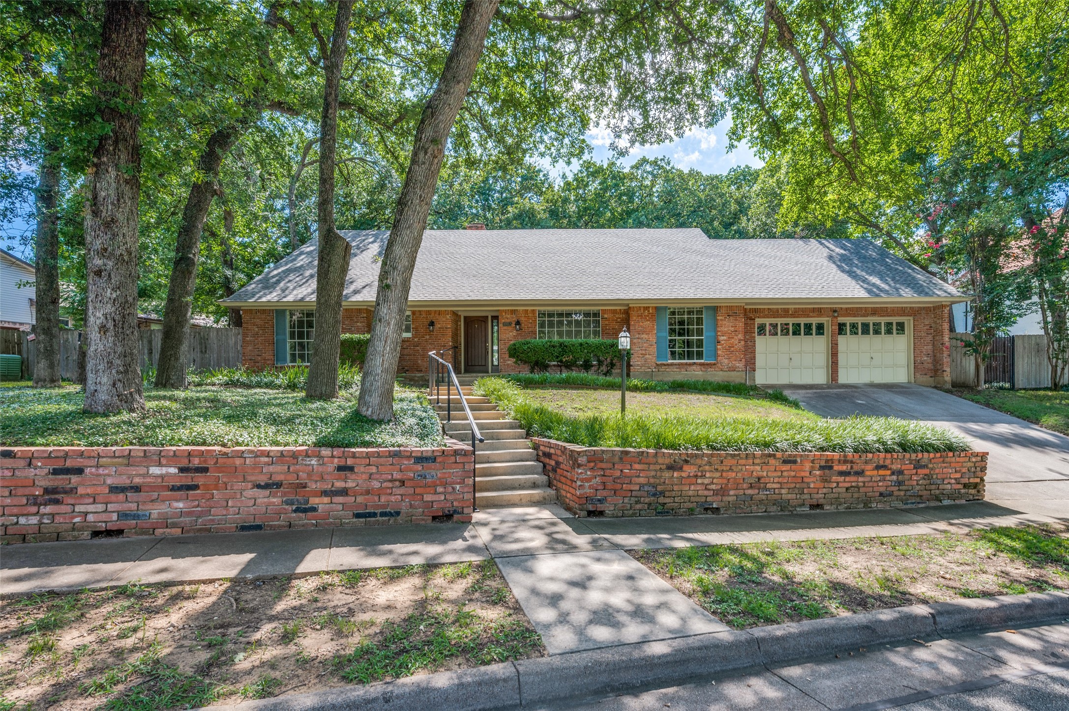 1902 Mossy Oak Street Arlington TX 76012