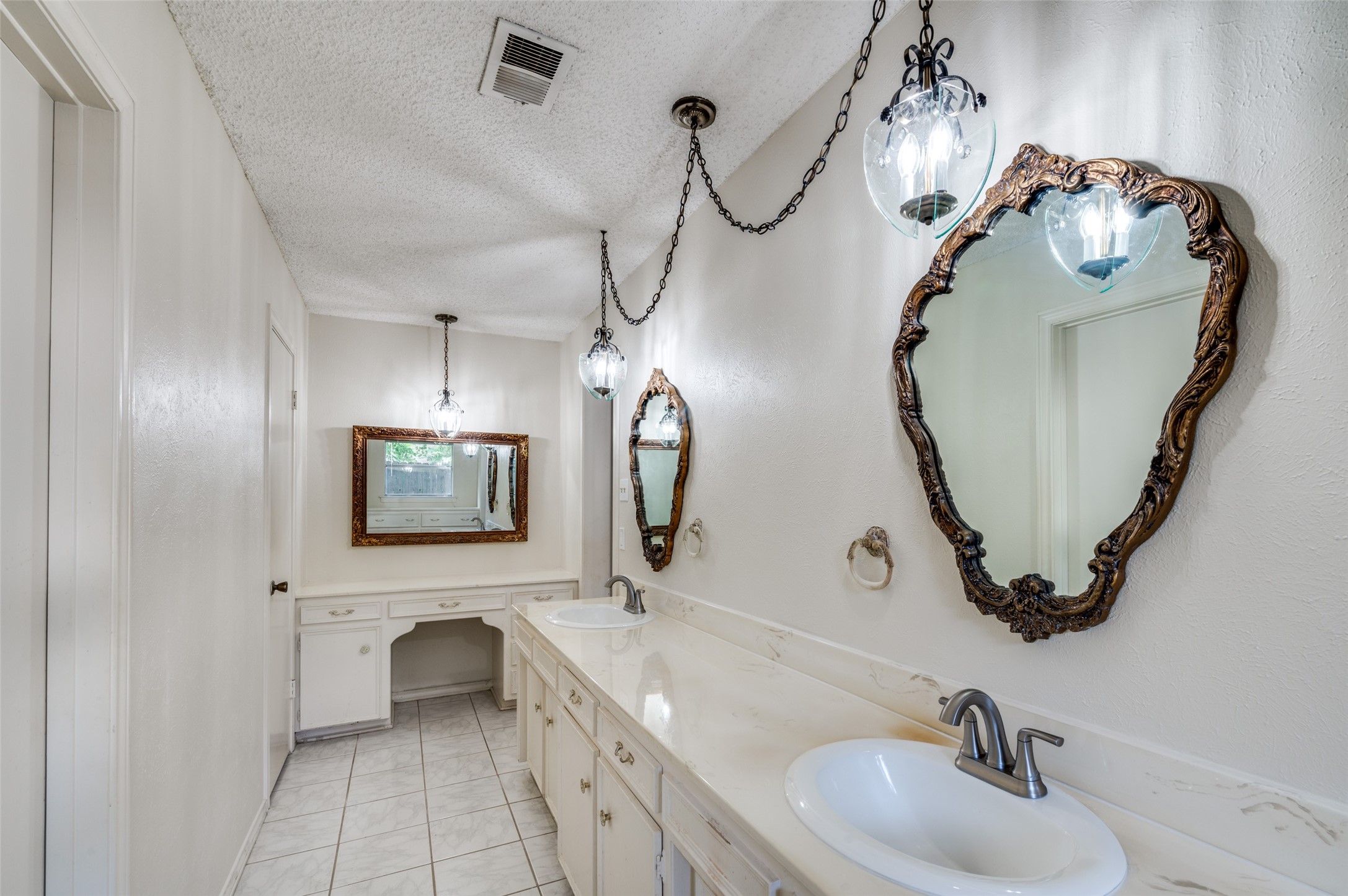 1902 Mossy Oak Street Arlington TX 76012