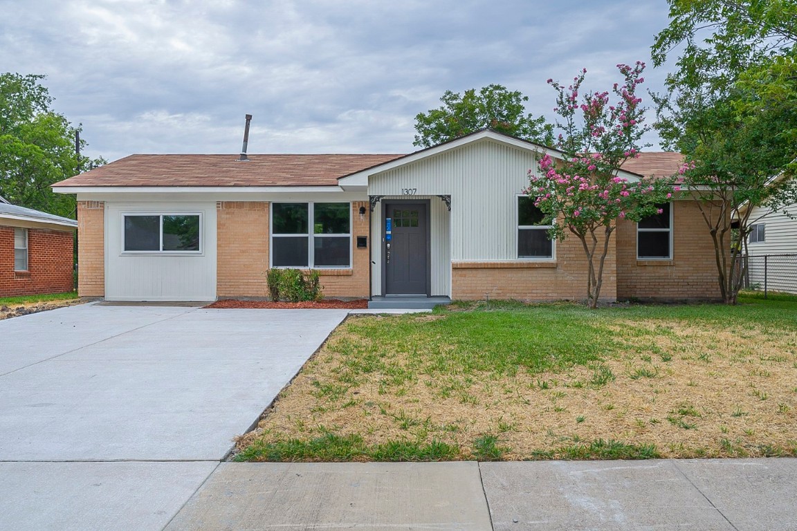 1307 Andrew Street Mesquite TX 75149