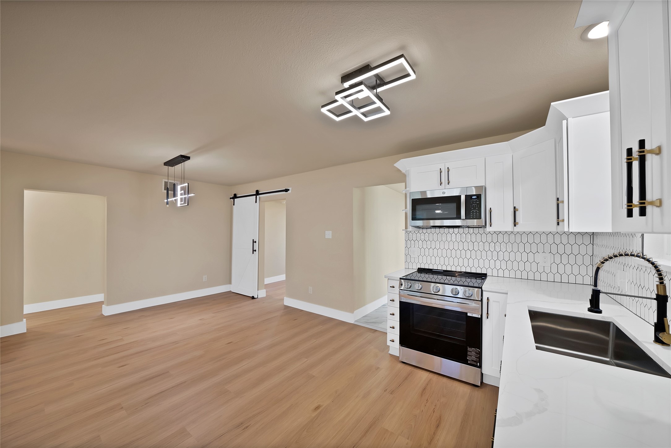 2527 Alaska Avenue Dallas TX 75216