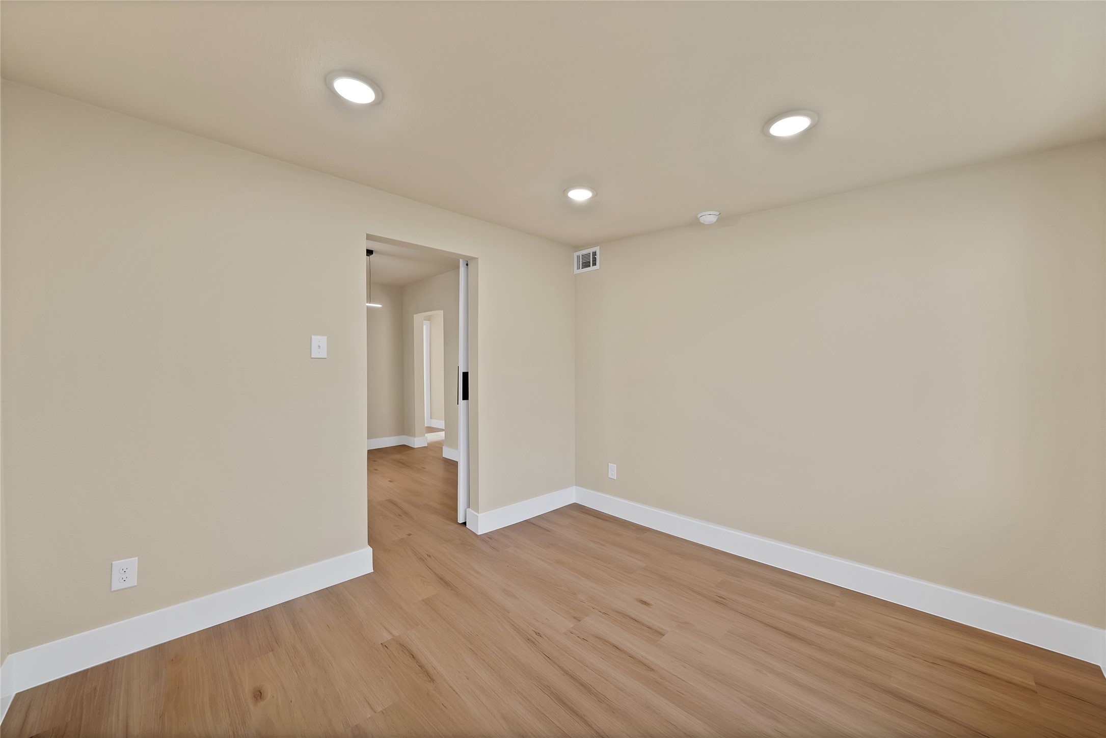 2527 Alaska Avenue Dallas TX 75216