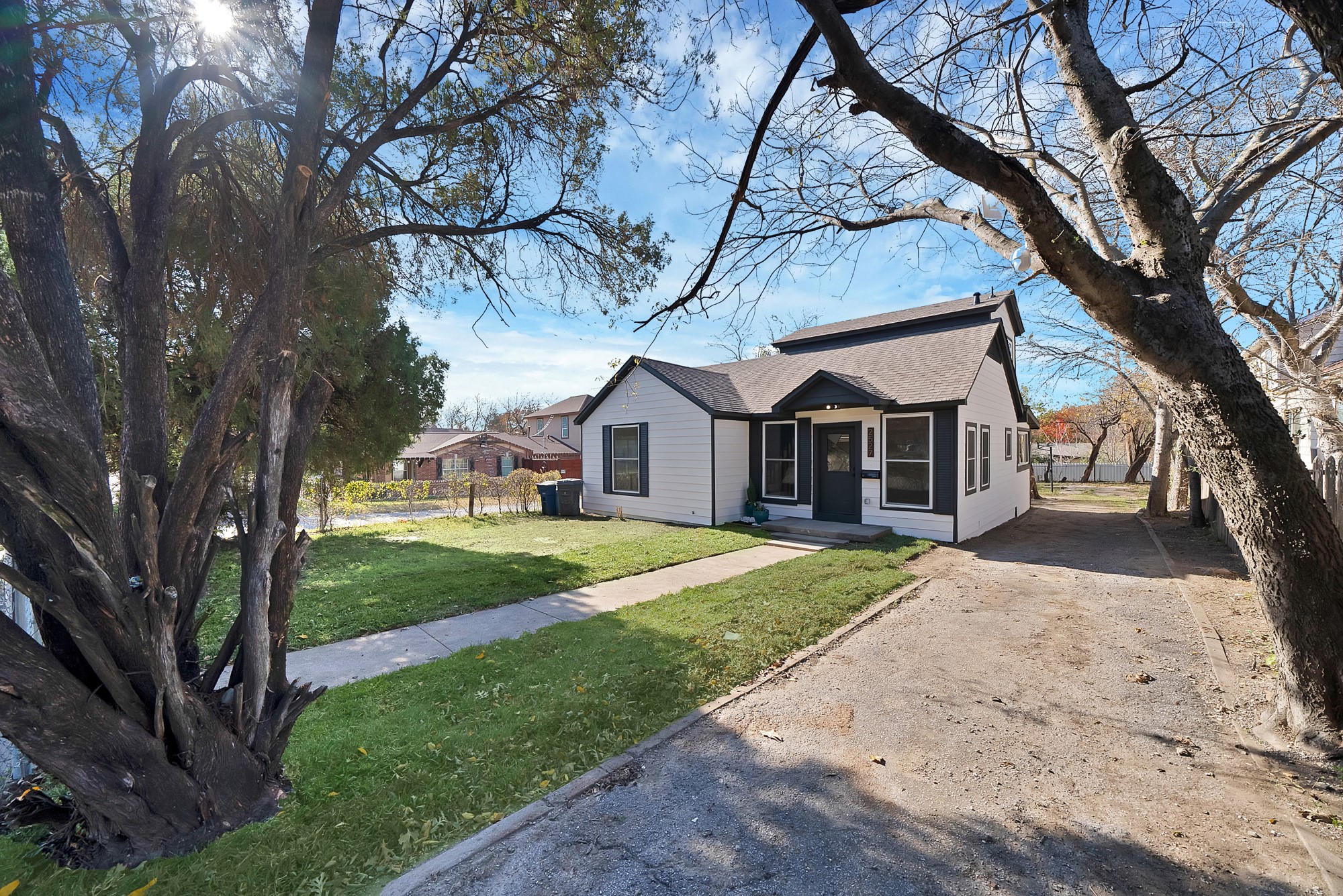 2527 Alaska Avenue Dallas TX 75216
