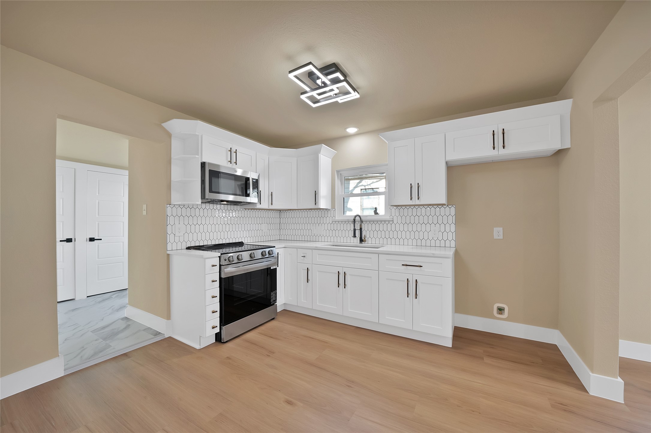 2527 Alaska Avenue Dallas TX 75216