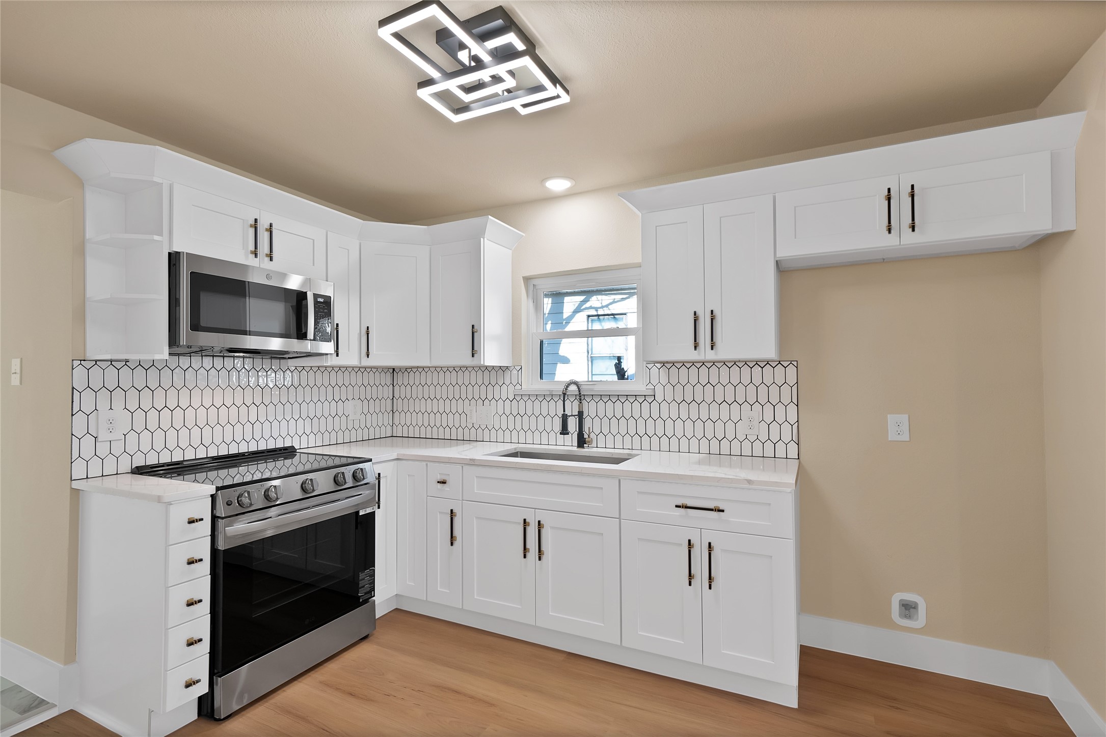2527 Alaska Avenue Dallas TX 75216