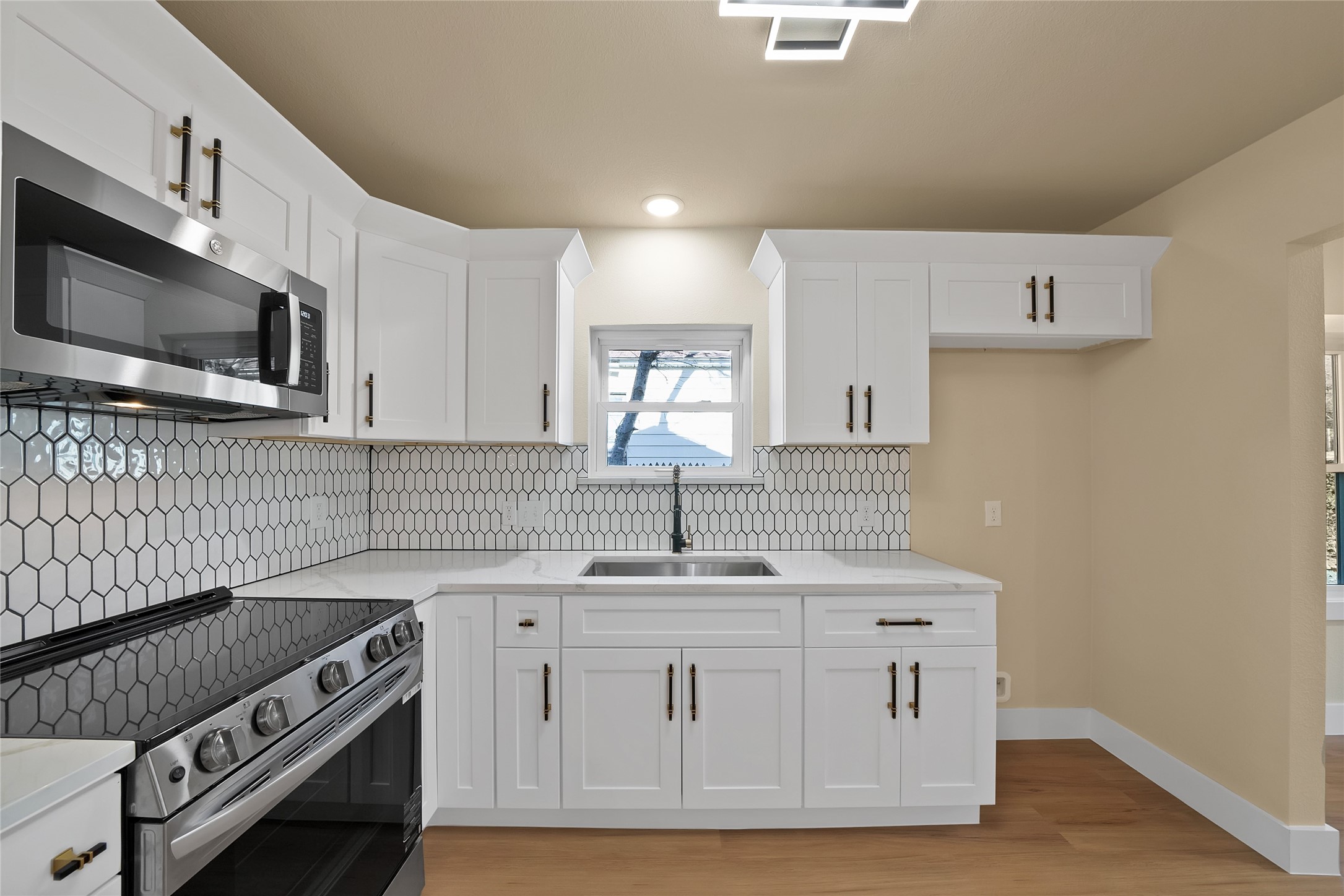 2527 Alaska Avenue Dallas TX 75216