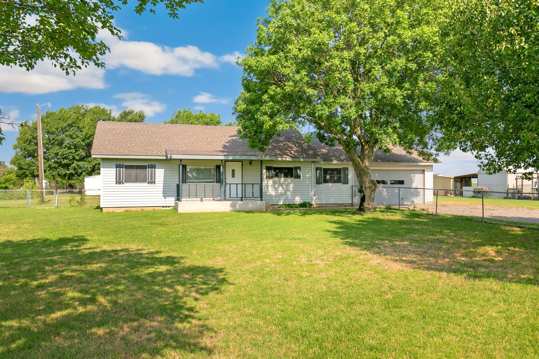 12687 Henderson Road Sanger TX 76266