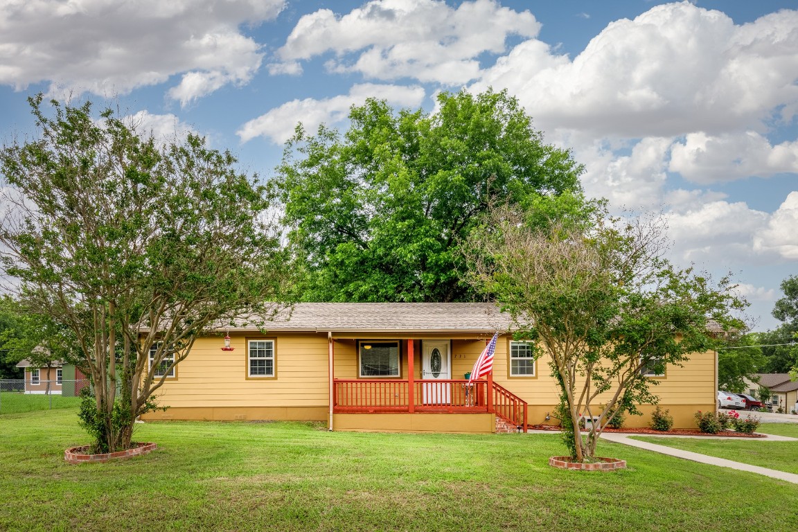 731 N Hill Street Van Alstyne TX 75495