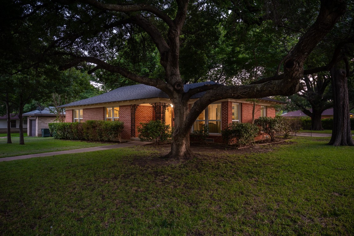 1901 Oldgate Lane Garland TX 75042