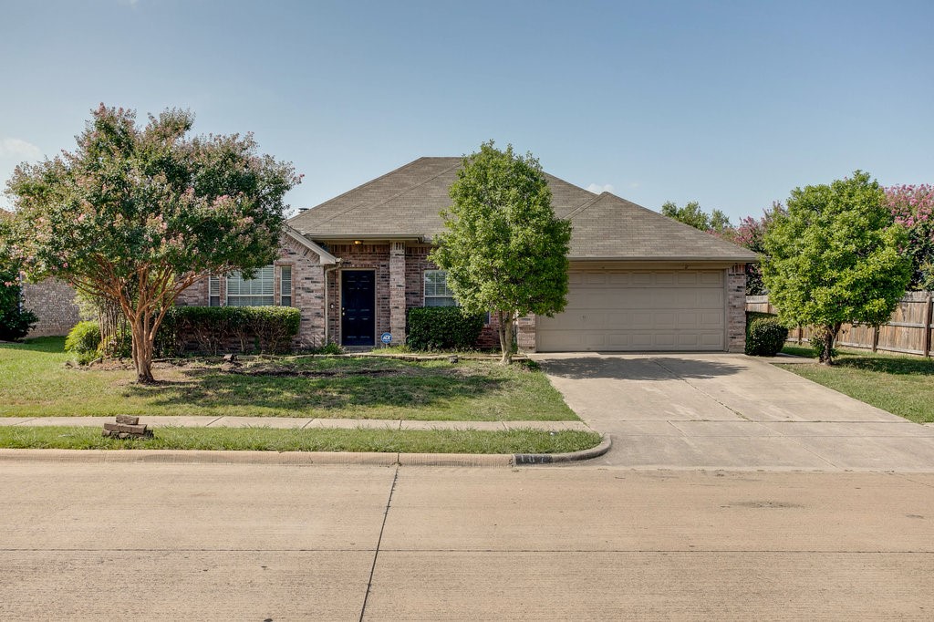 107 Quail Briar Lane Arlington TX 76002