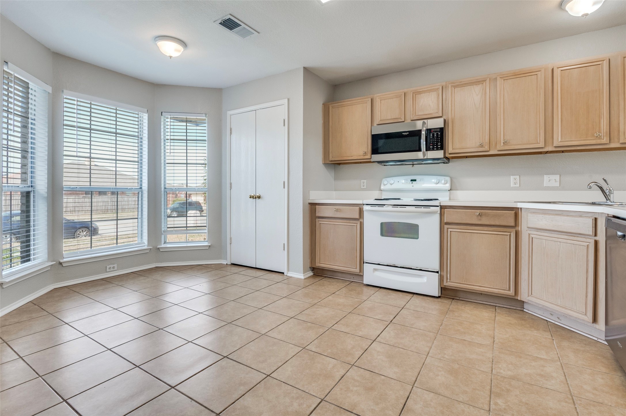 800 Ponselle Drive Arlington TX 76001