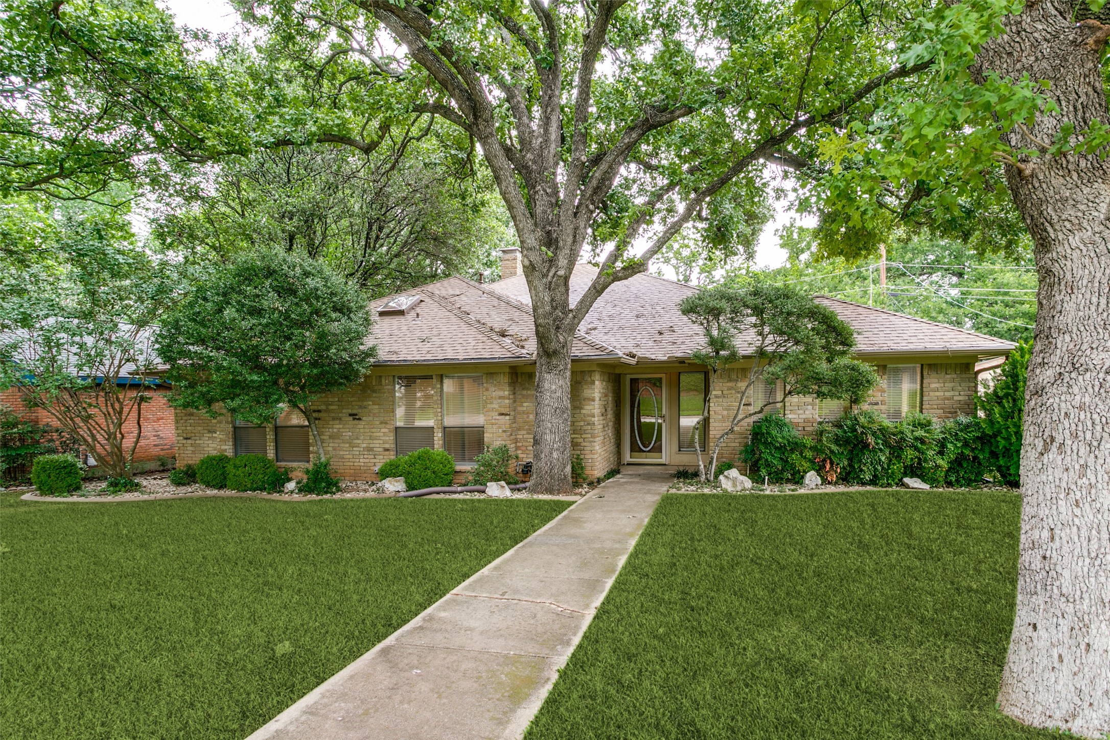 2818 N Creekwood Drive Grapevine TX 76051