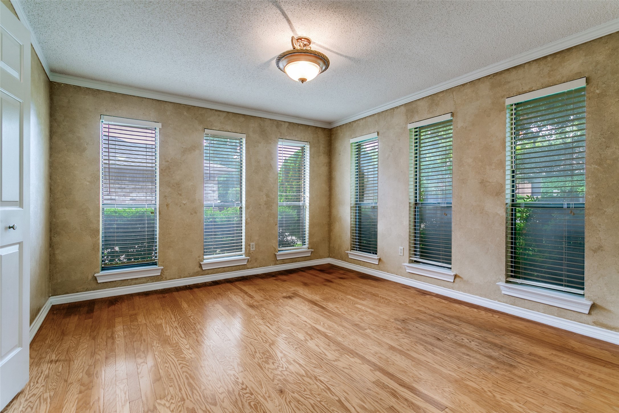 2818 N Creekwood Drive Grapevine TX 76051