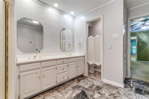2818 N Creekwood Drive Grapevine TX 76051