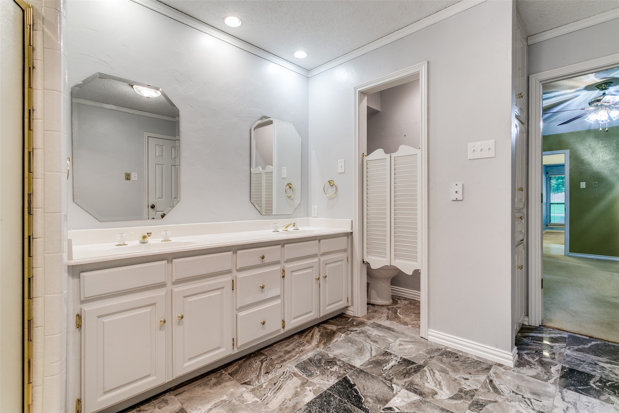 2818 N Creekwood Drive Grapevine TX 76051