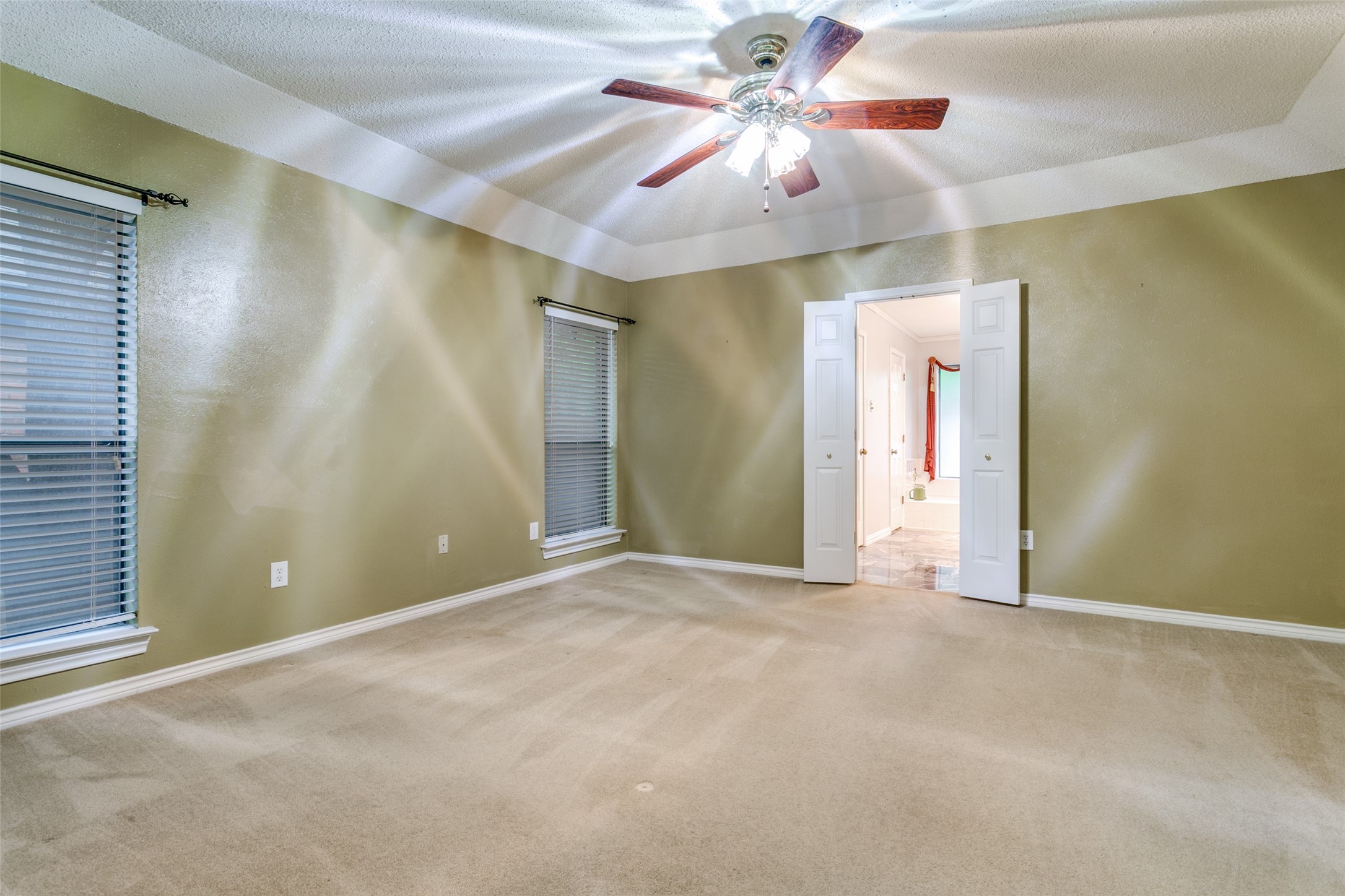 2818 N Creekwood Drive Grapevine TX 76051