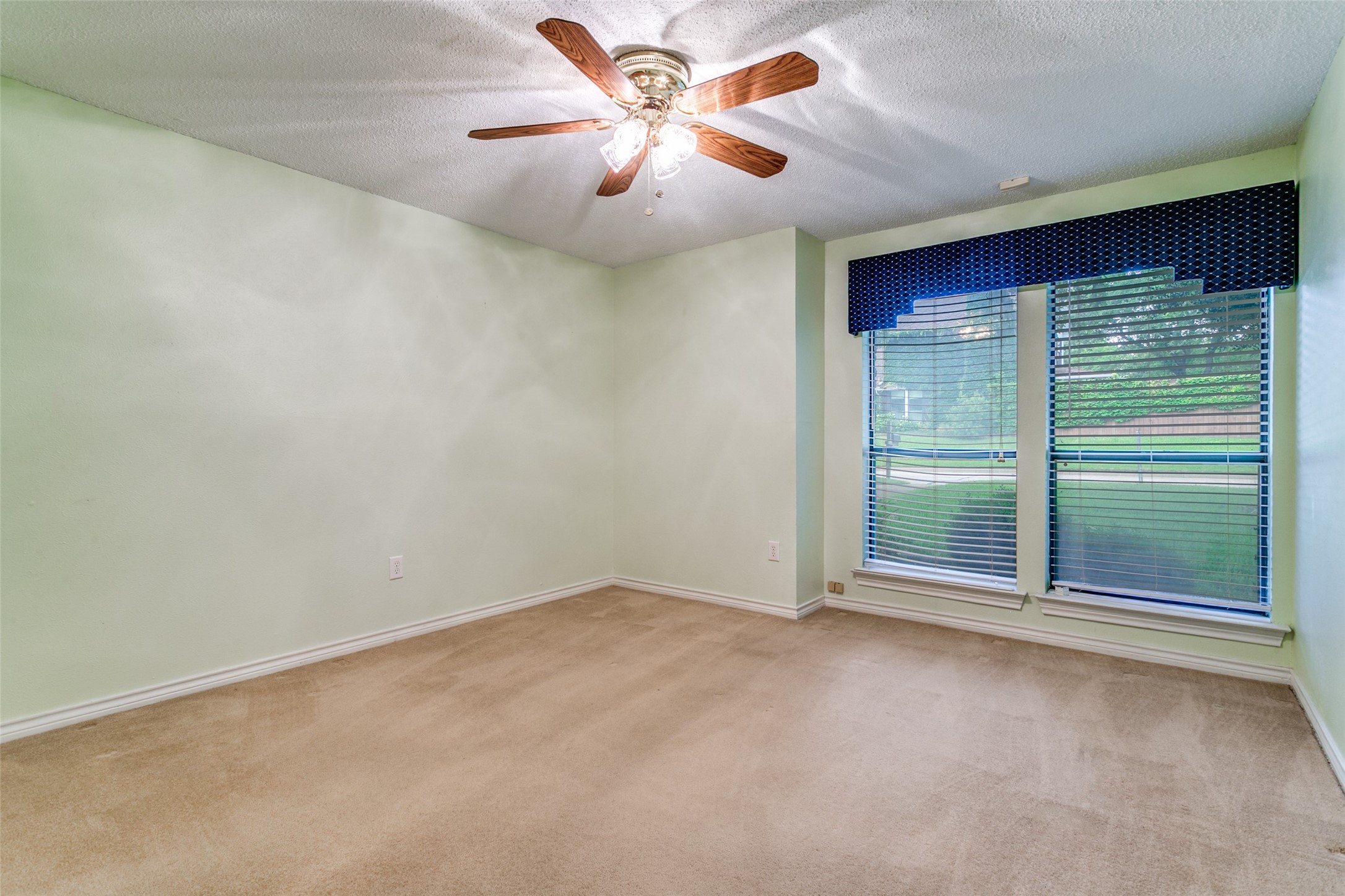 2818 N Creekwood Drive Grapevine TX 76051