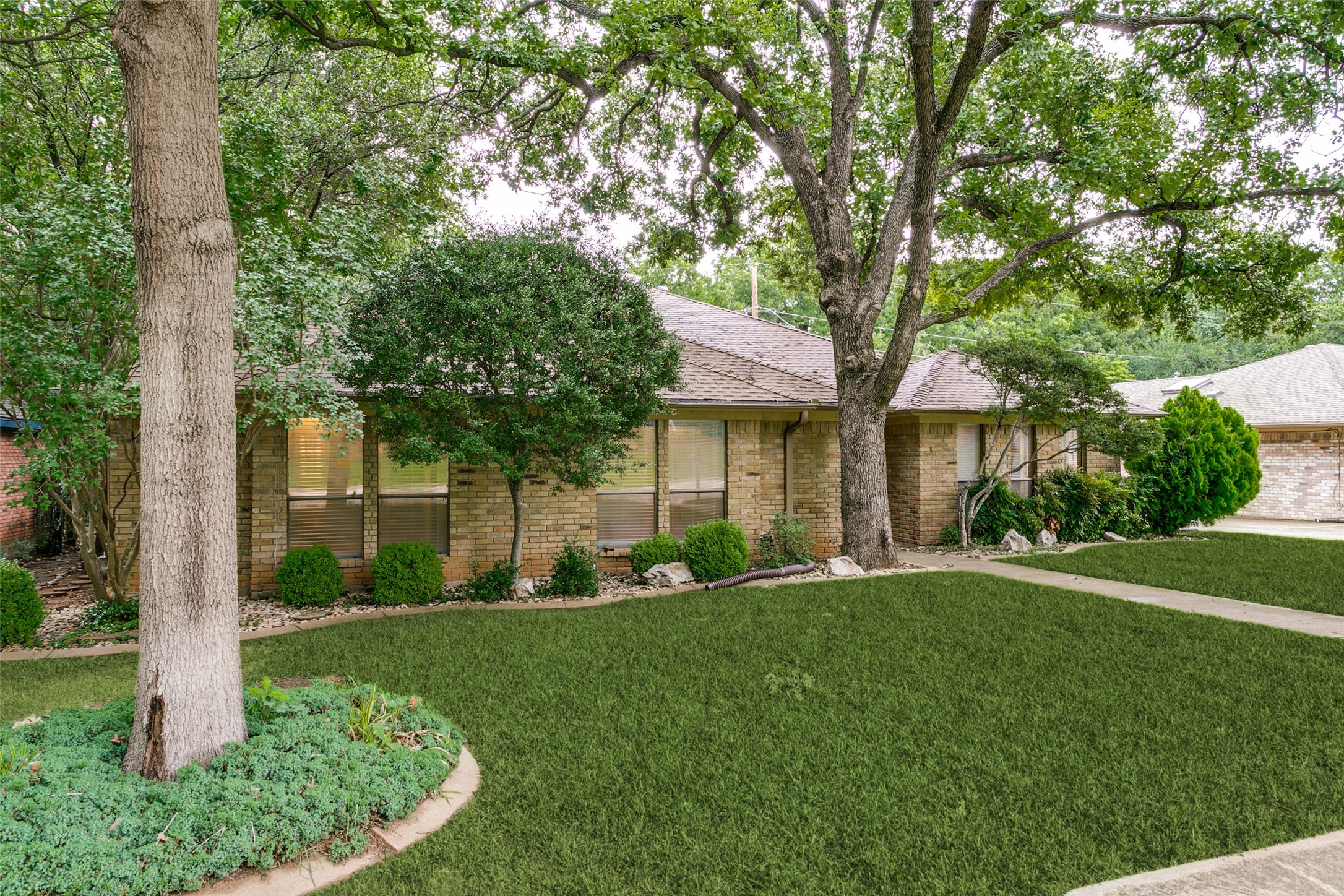 2818 N Creekwood Drive Grapevine TX 76051
