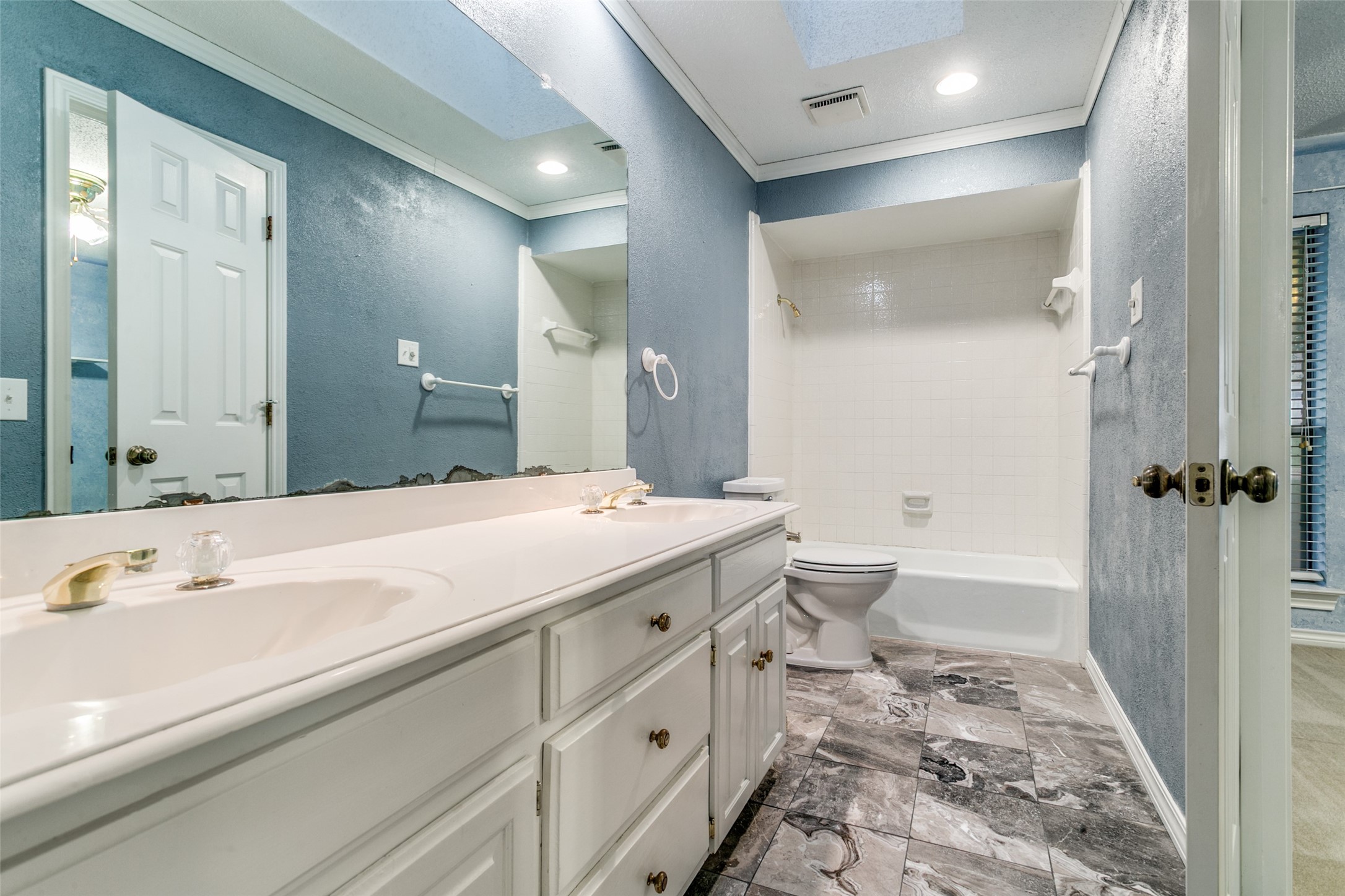 2818 N Creekwood Drive Grapevine TX 76051
