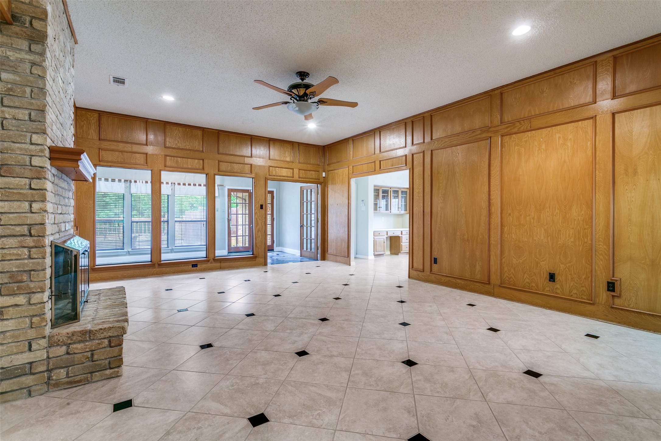 2818 N Creekwood Drive Grapevine TX 76051