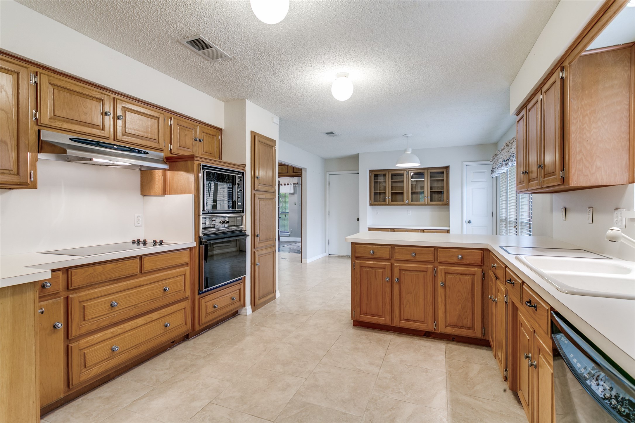 2818 N Creekwood Drive Grapevine TX 76051