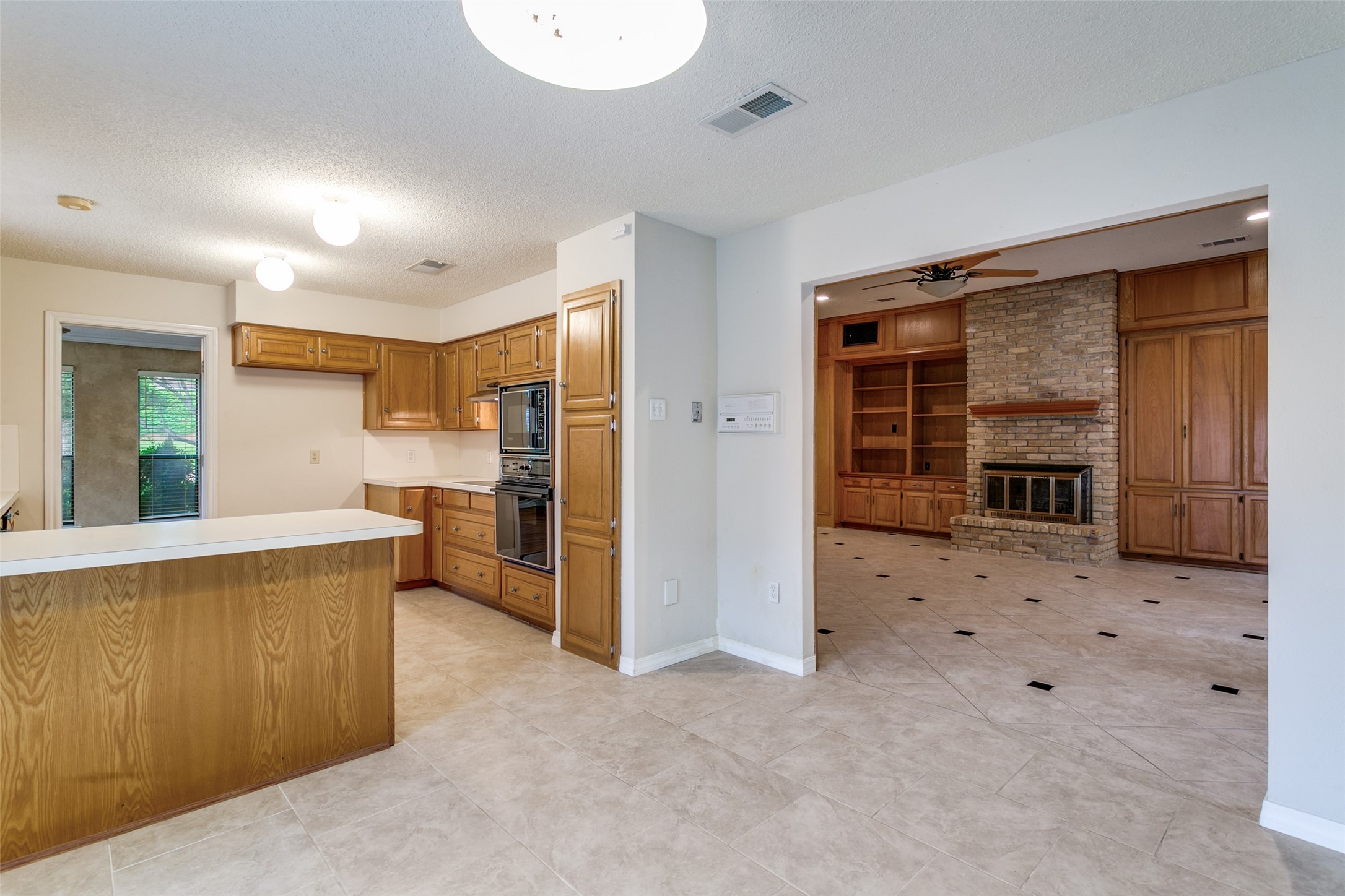 2818 N Creekwood Drive Grapevine TX 76051