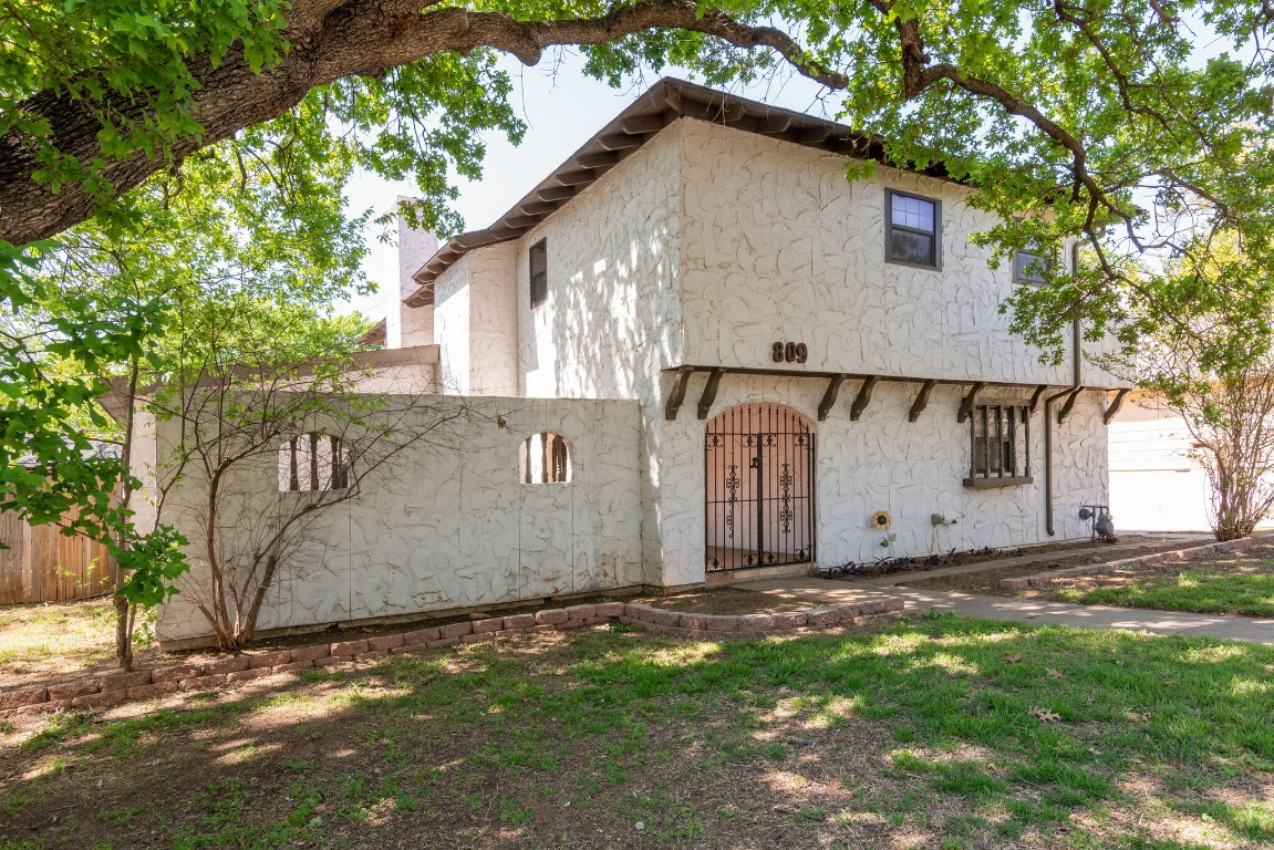 809 Chaparral Court Bedford TX 76022