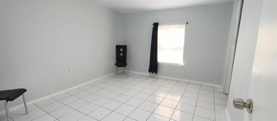 1113 Maydelle Lane Garland TX 75042