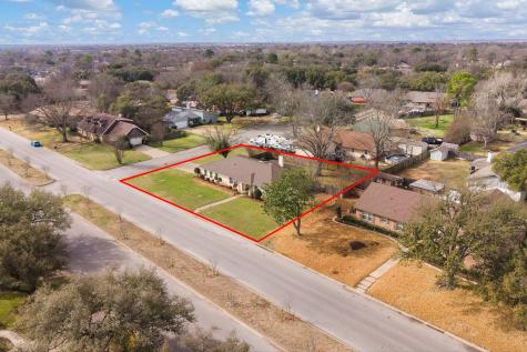 1002 Berkley Drive Cleburne TX 76033