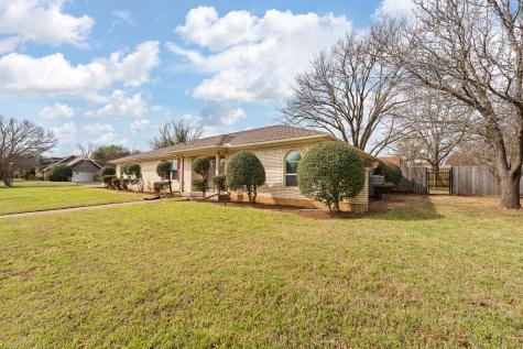 1002 Berkley Drive Cleburne TX 76033