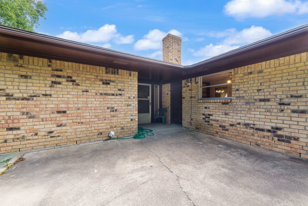 135 S Capri Drive Duncanville TX 75116