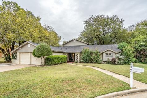 302 Somerset Circle Bedford TX 76022