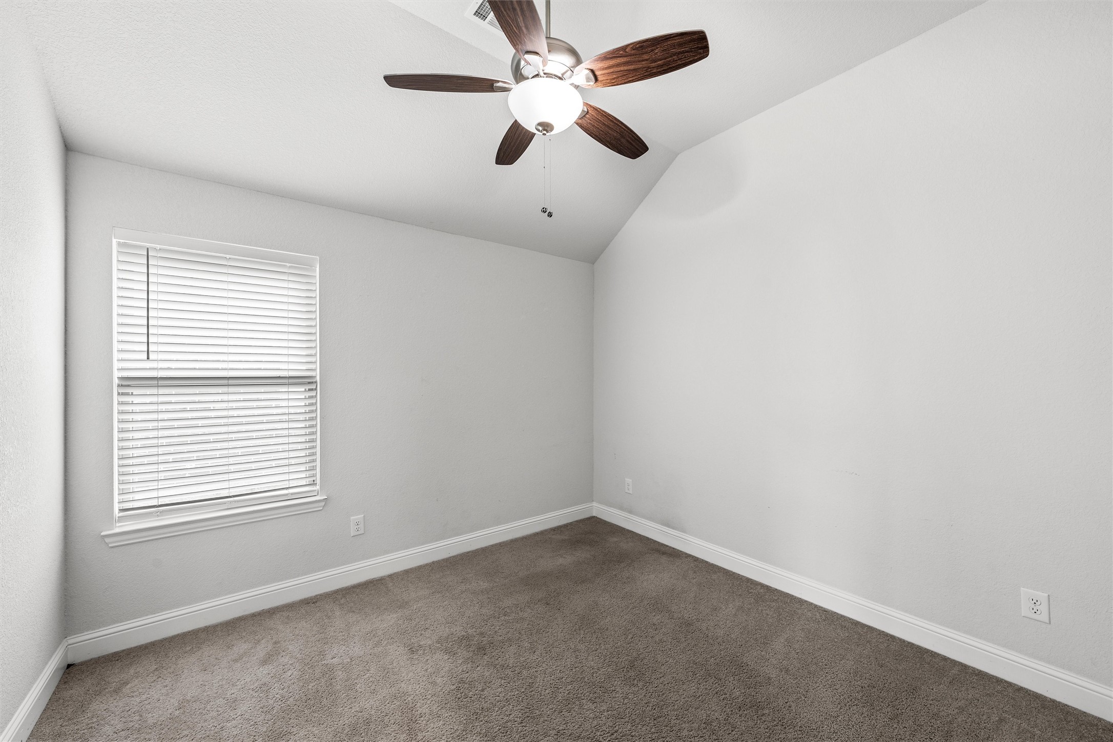 905 Heriot Court Mcgregor TX 76657