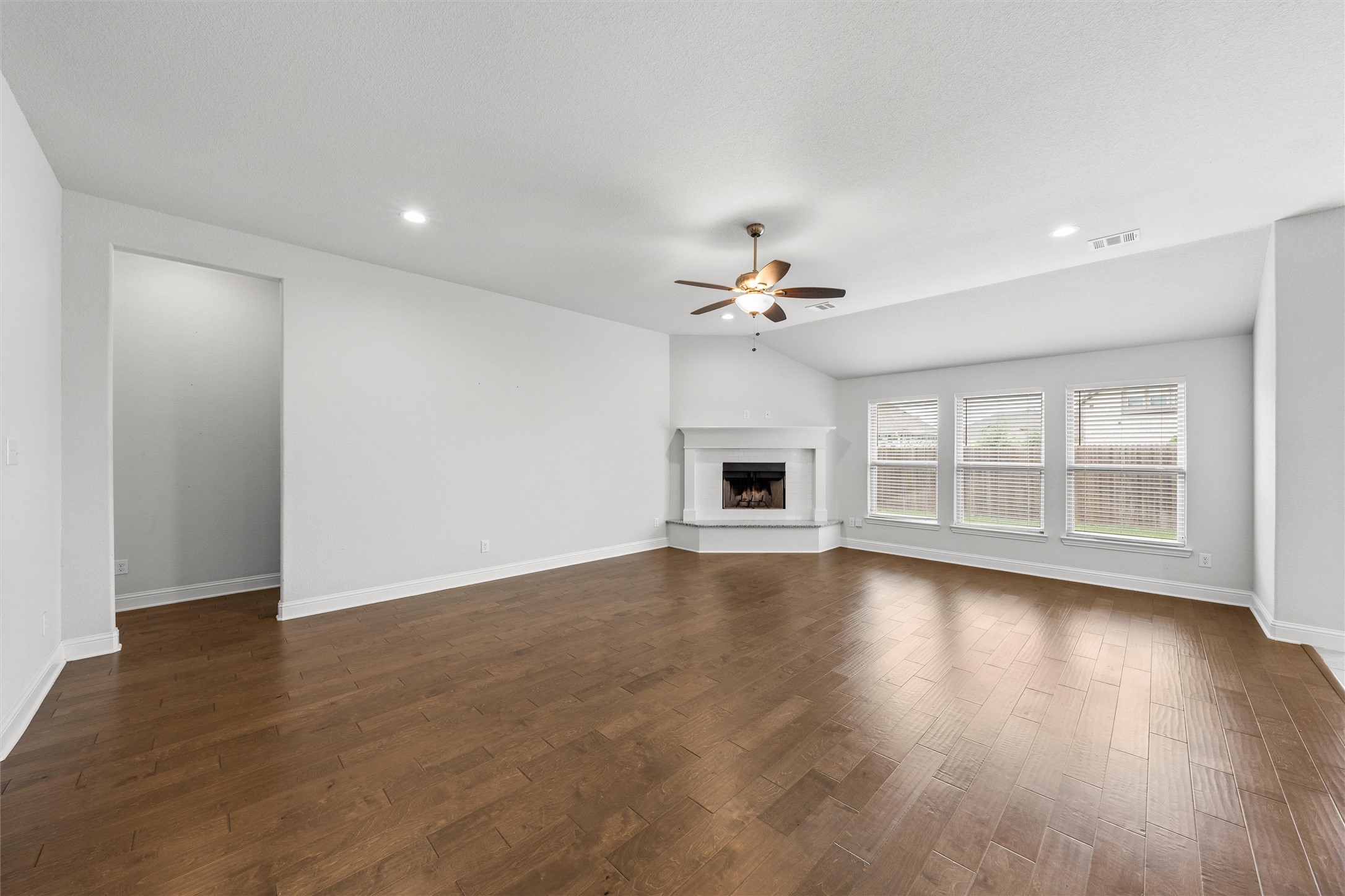 905 Heriot Court Mcgregor TX 76657