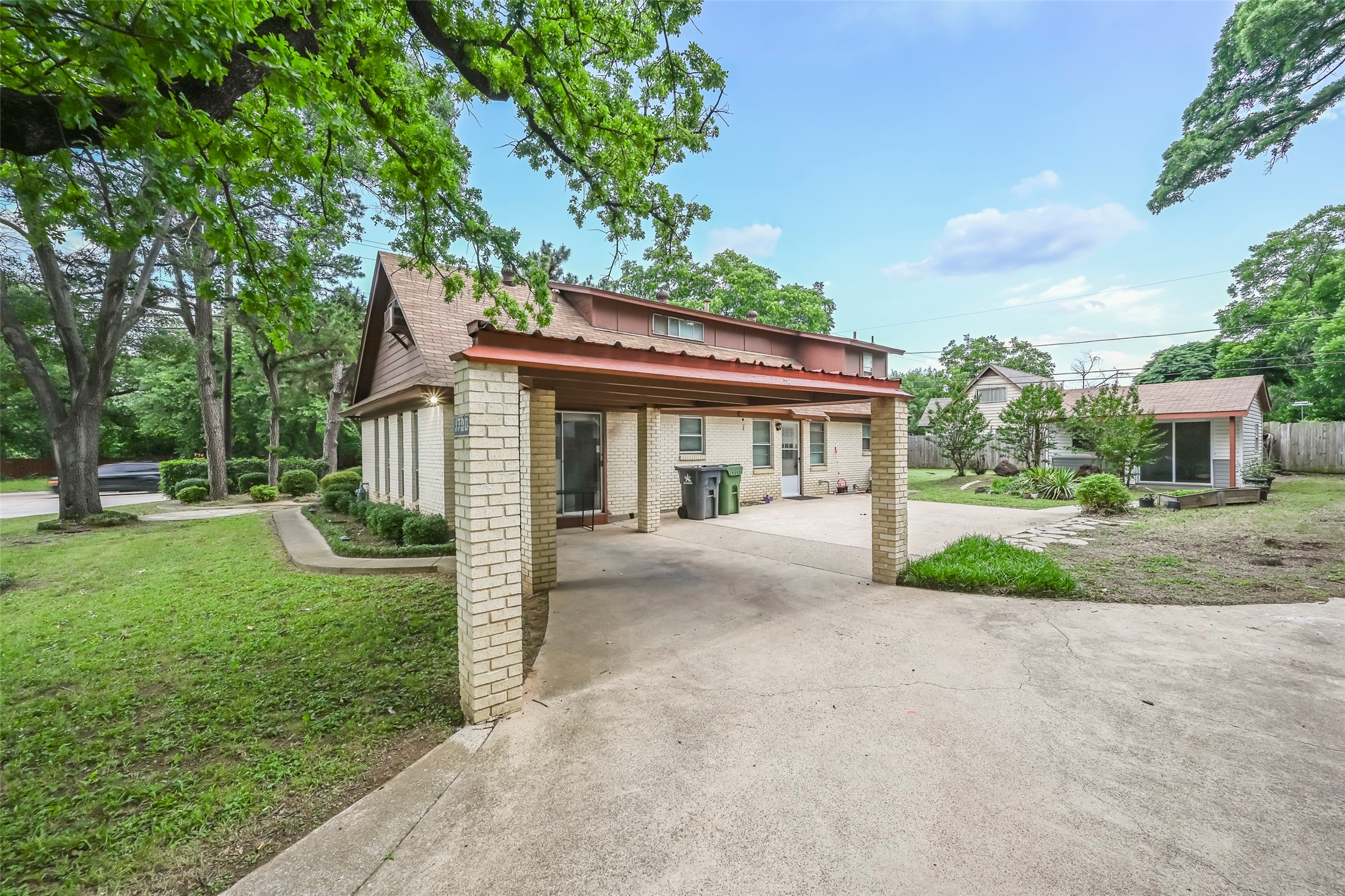 1700 Chip N Dale Drive Arlington TX 76012