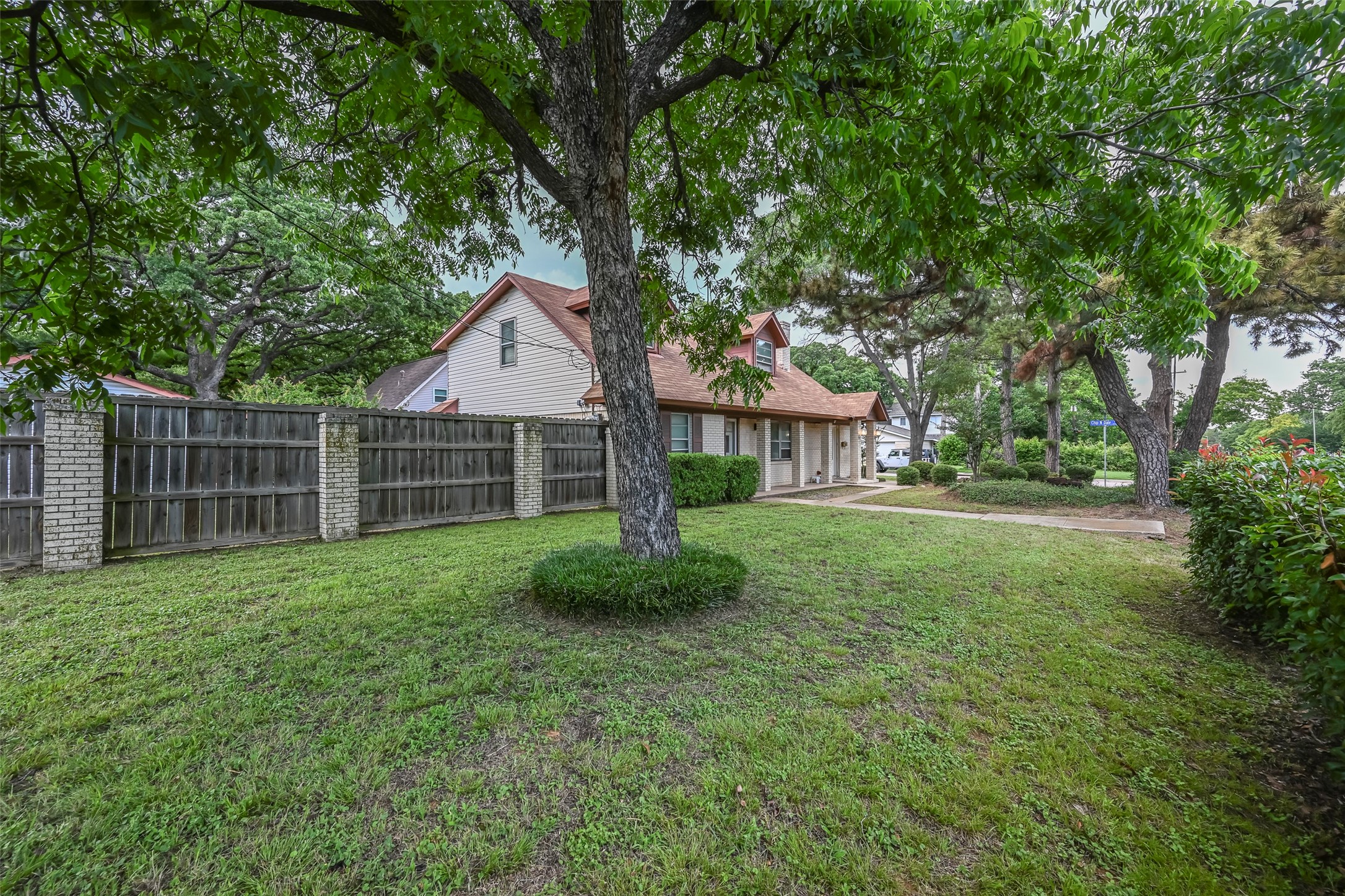 1700 Chip N Dale Drive Arlington TX 76012