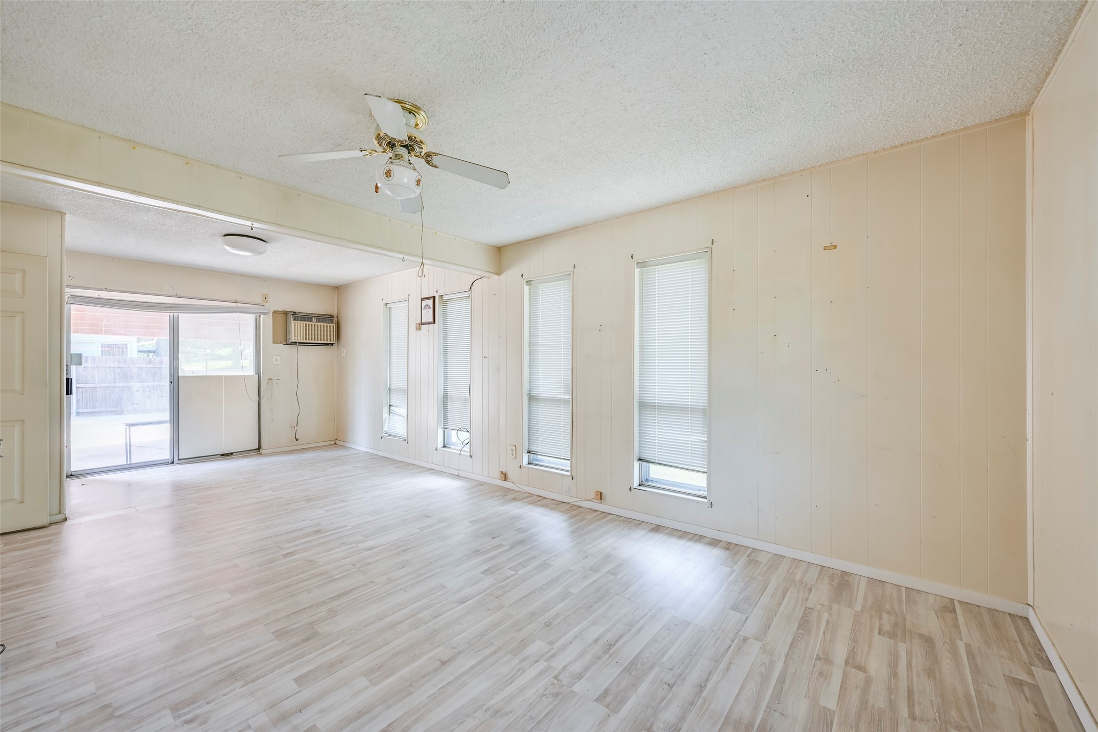1700 Chip N Dale Drive Arlington TX 76012