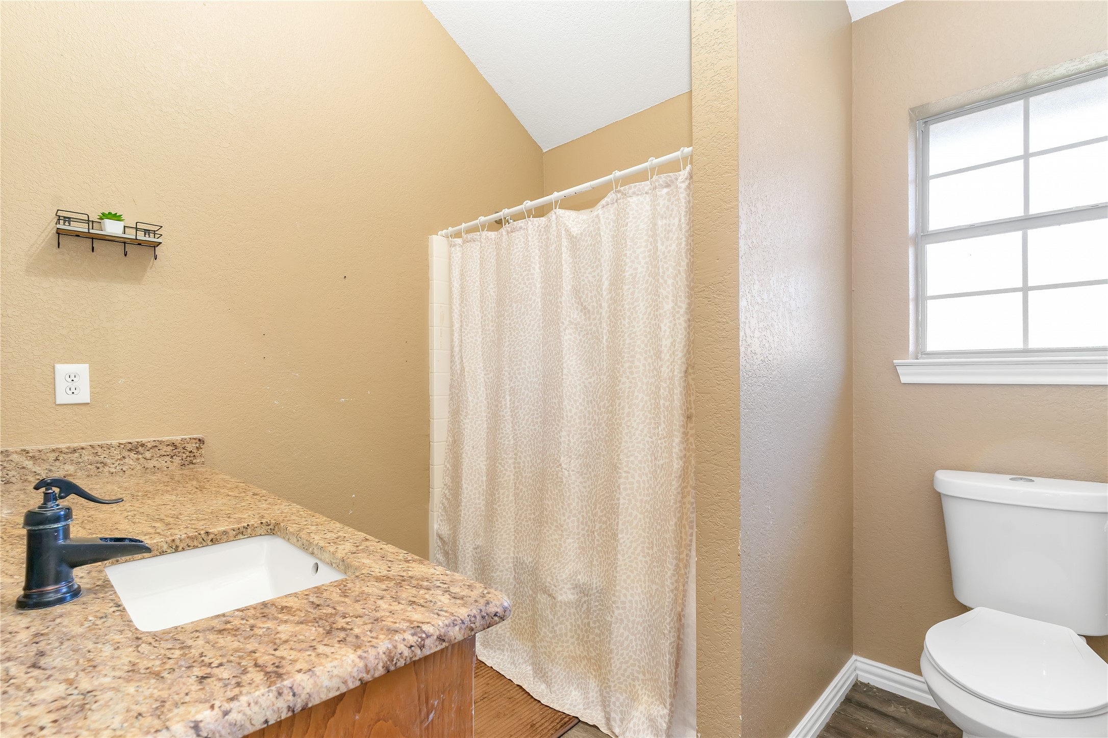 803 Green Street Rio Vista TX 76093