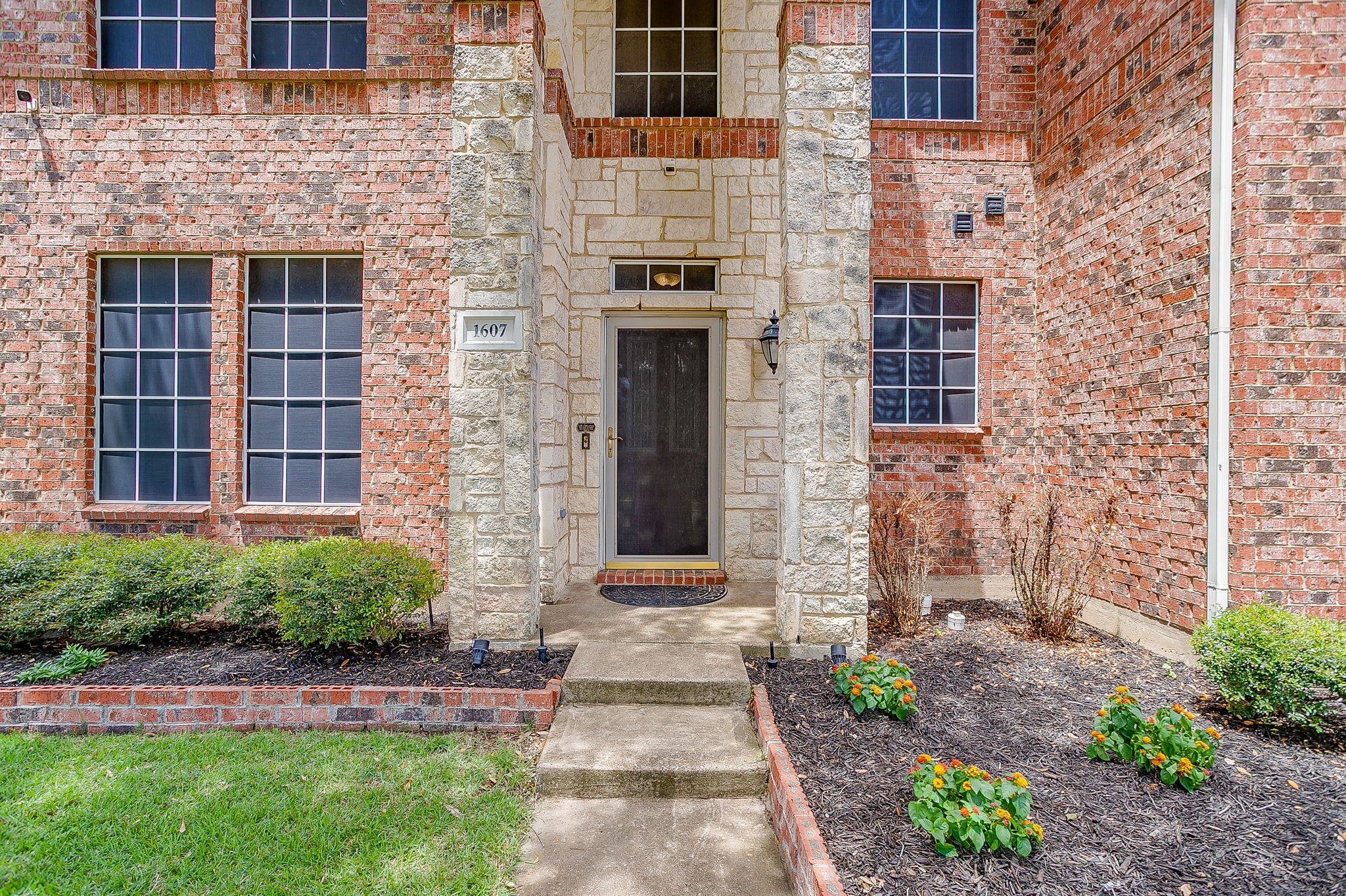 1607 Willow Lane Cedar Hill TX 75104
